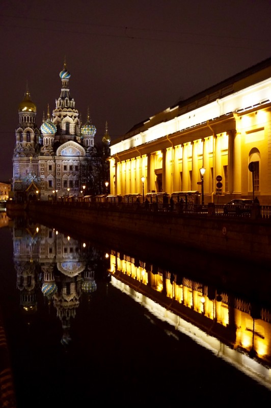 Cathedrale nuit Saint-Petersbourg - Russie