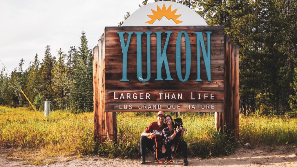 Panneau de la frontière du Yukon