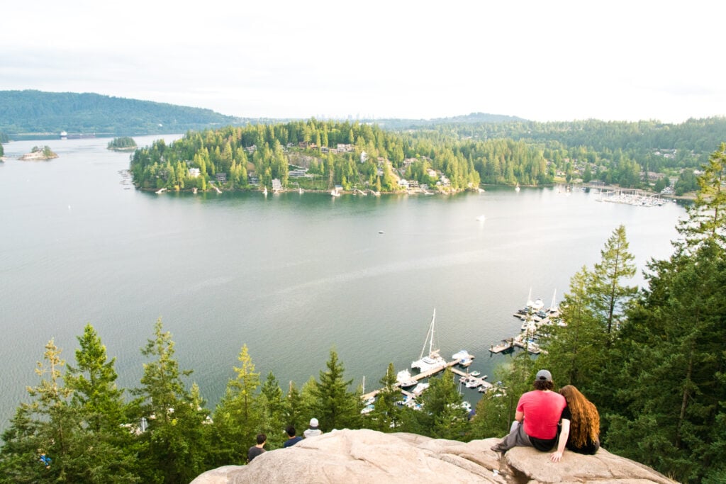 shutterstock_1543534553 deep cove vancouver canada hiking