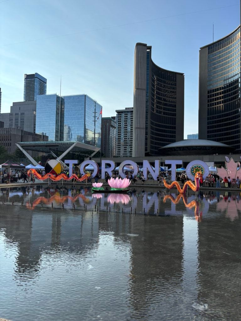 Nathan Phillips Square à Toronto