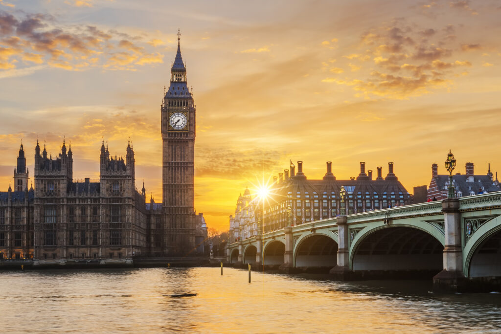 reasons to choose the UK for working holiday