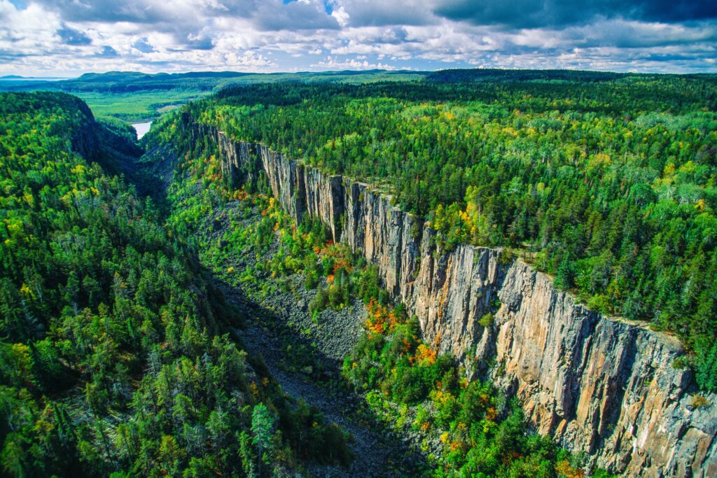 Canada’s hidden gems: Quieter alternatives to tourist hotspots - canyon in Thunder Bay area