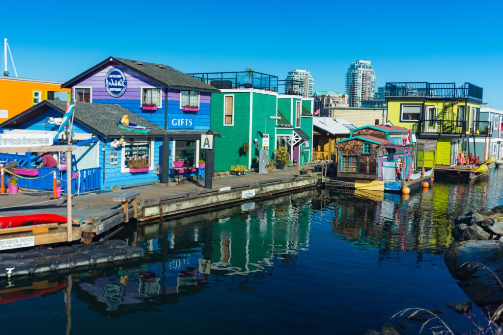 The ultimate Canada travel bucket list - harbour in Victoria, Vancouver Island