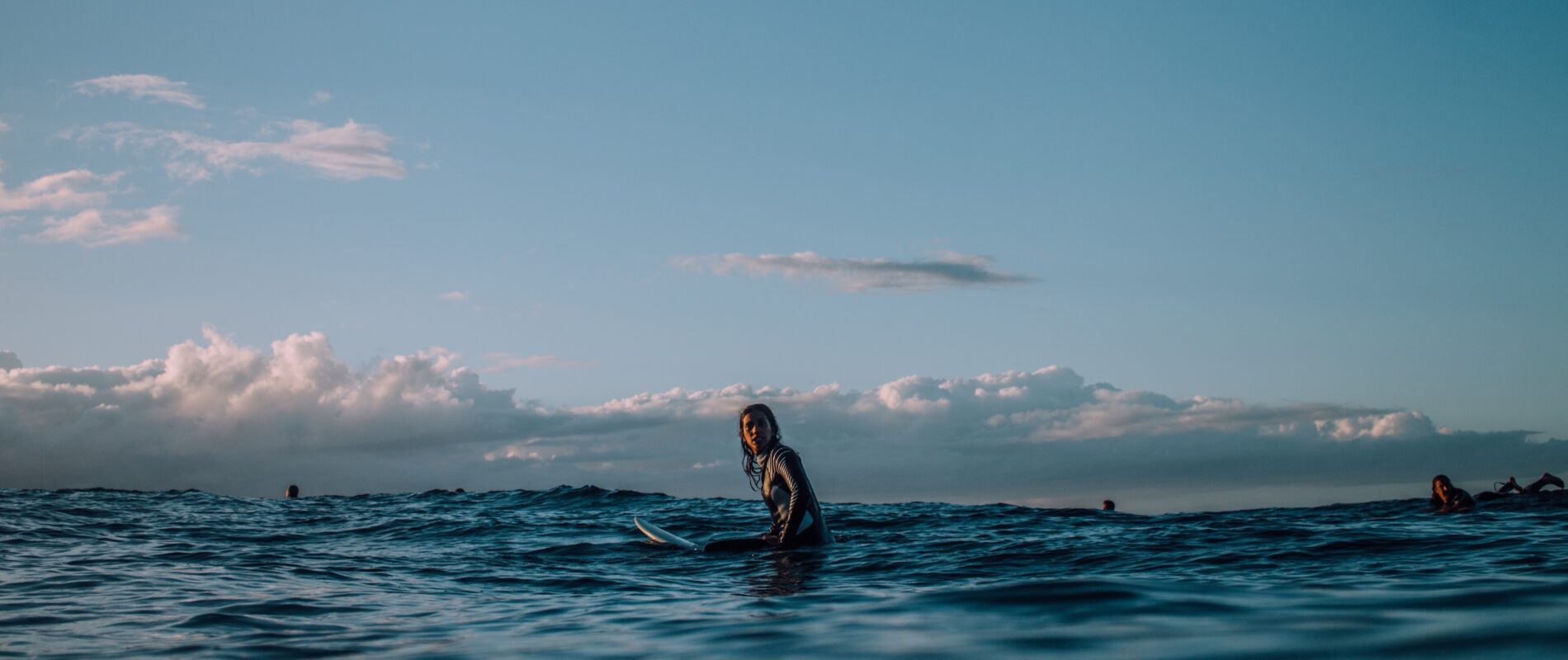 Surf en Colombie : du Pacifique aux Caraïbes, débutants et intermédiaires