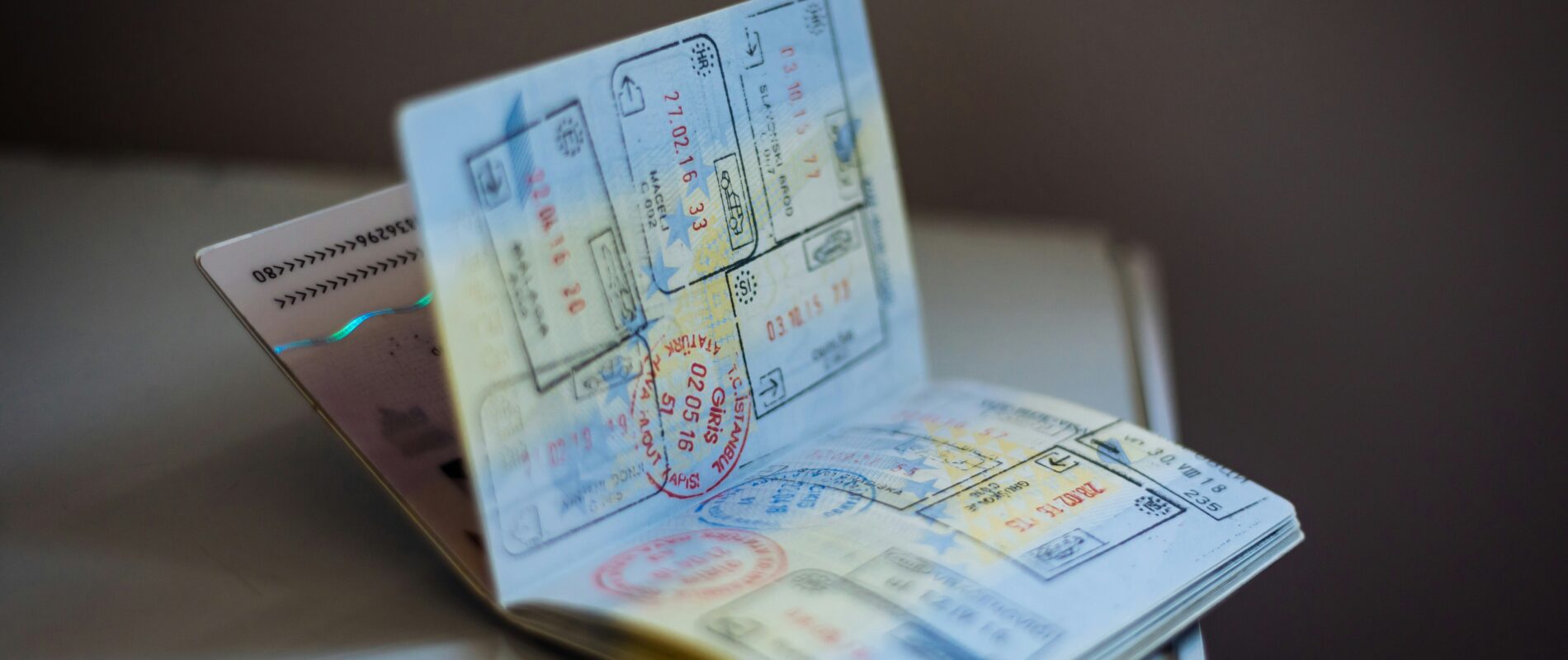 Passeport et PVT : validité, renouvellement et règles selon les pays