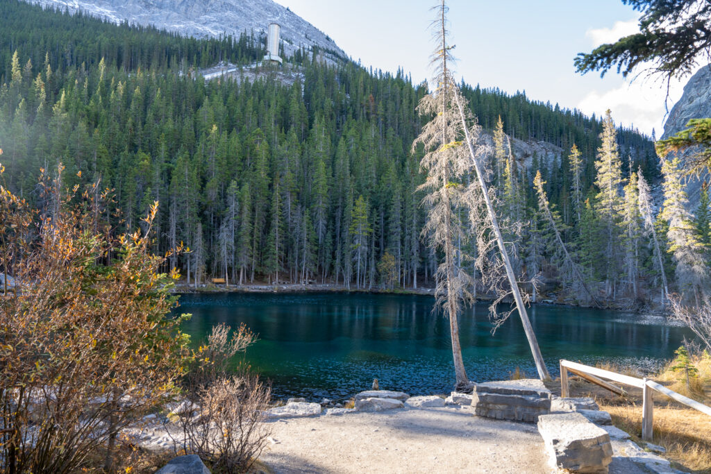 Faire le sentier des Grassi Lakes à Canmore